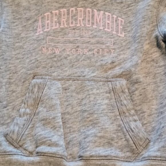 ABERCROMBIE NEW girls size 5/6 gray sweatshirt w/hoodie, light pink letters - Picture 2 of 8